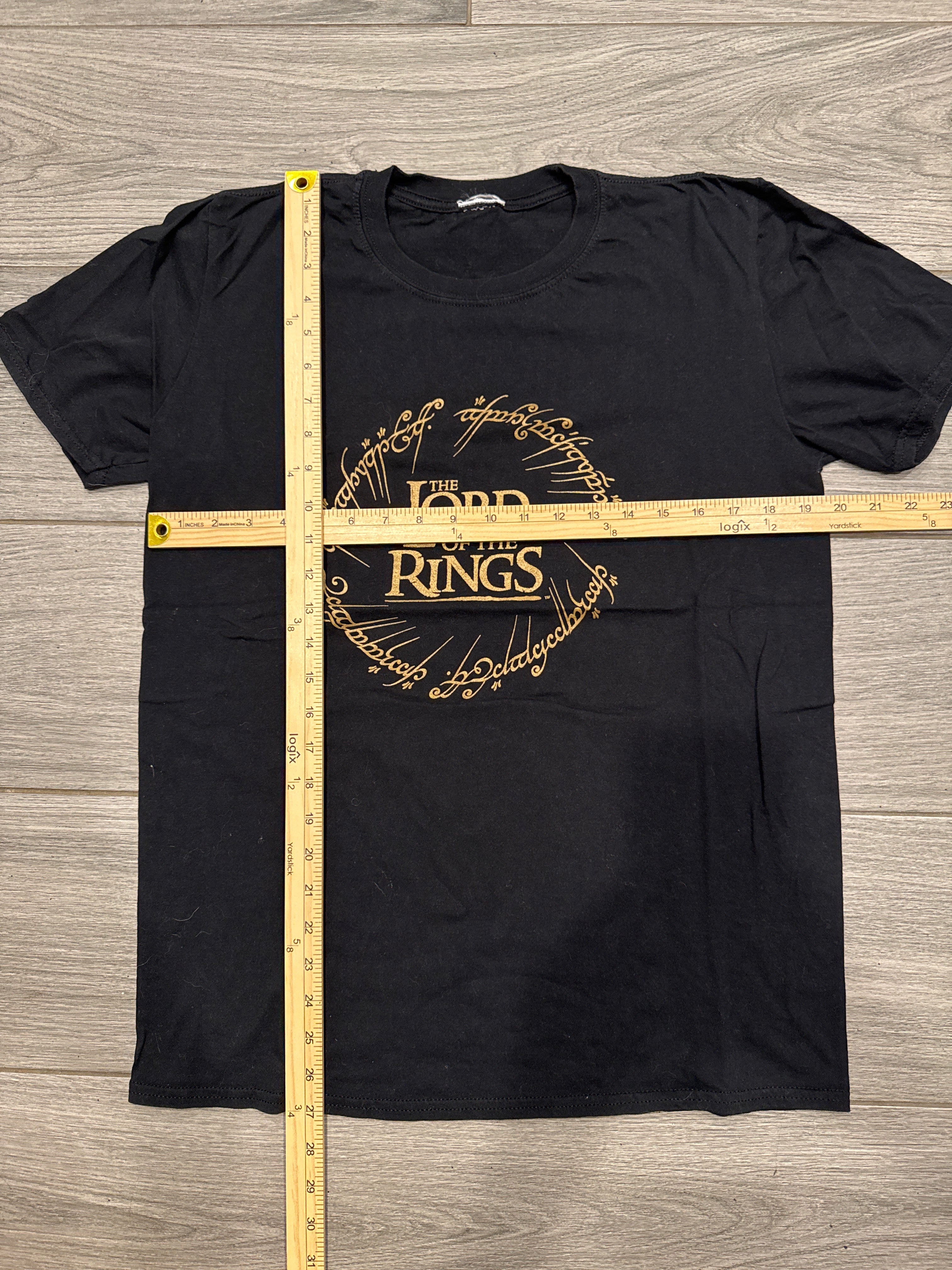 00s Lord of The Rings Movie Promo Black and Gold T-Shirt Medium