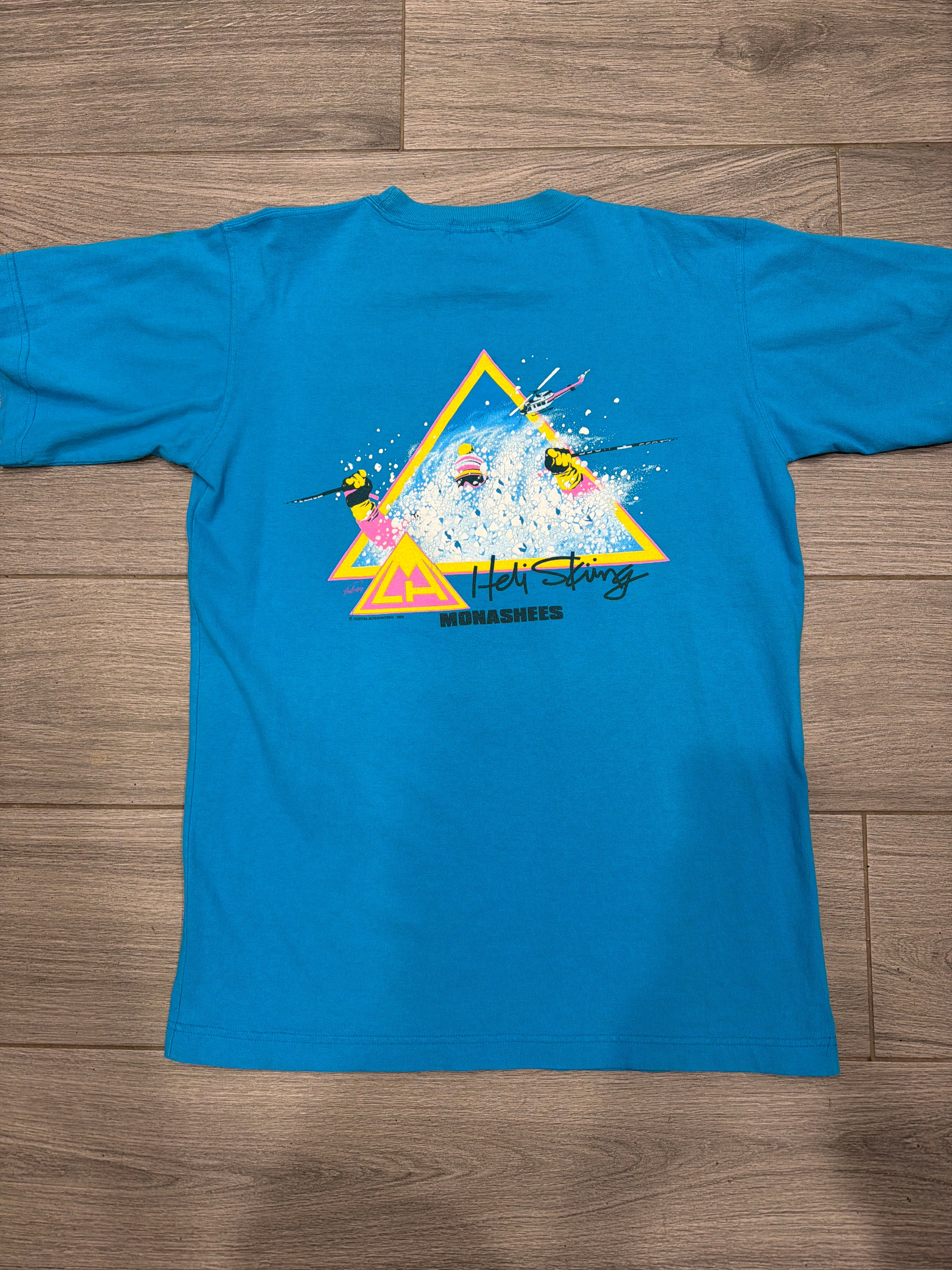 90s CMH Heli Skiing Design Puffed Snow Powder Skier T-Shirt Medium