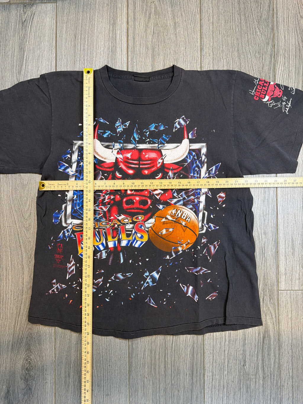 1993 Chicago Bulls shattered Backboard T-Shirt Large