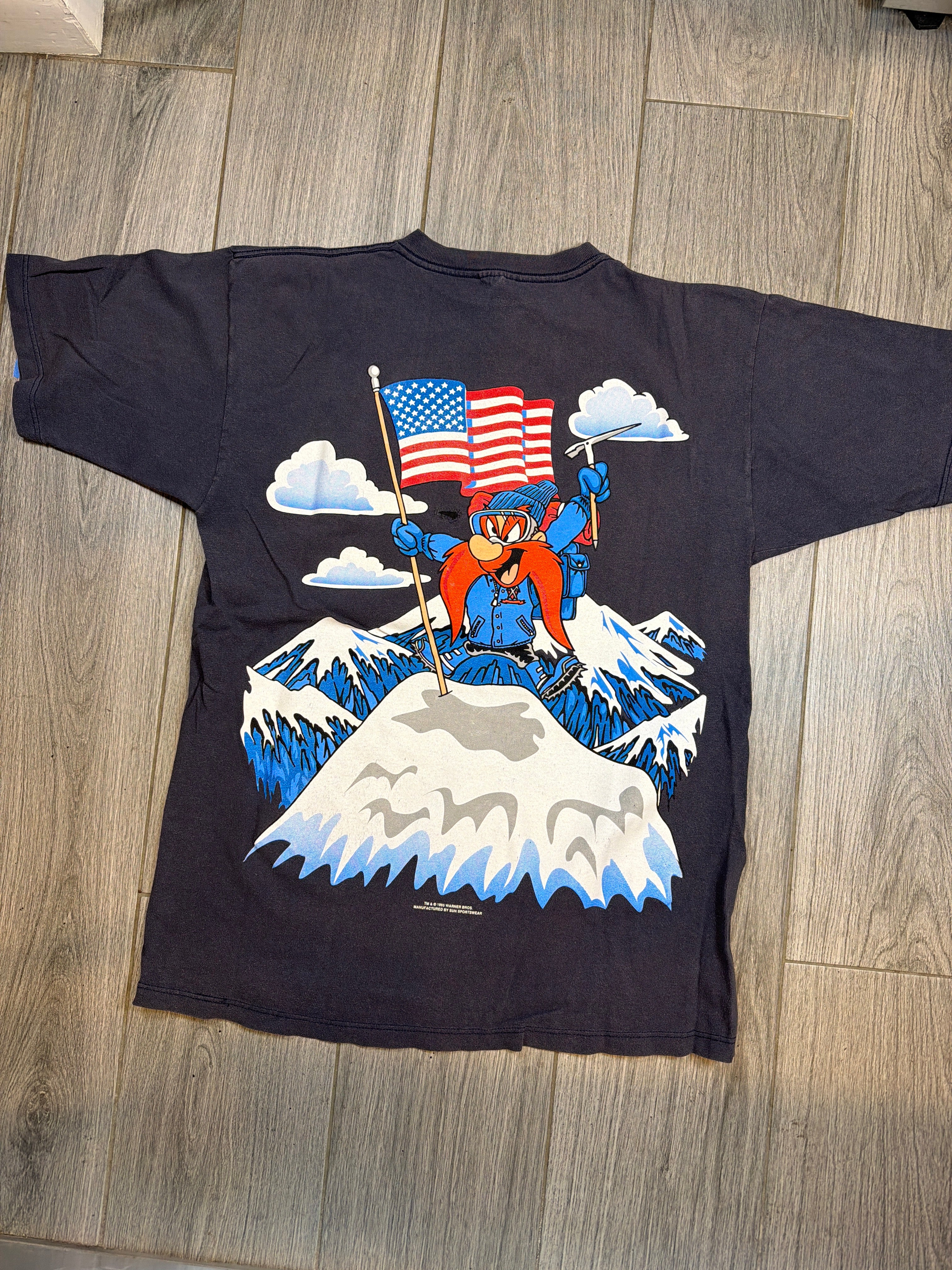 1995 Yosemite Sam Mountaineer Climber Double Sided T-Shirt Large